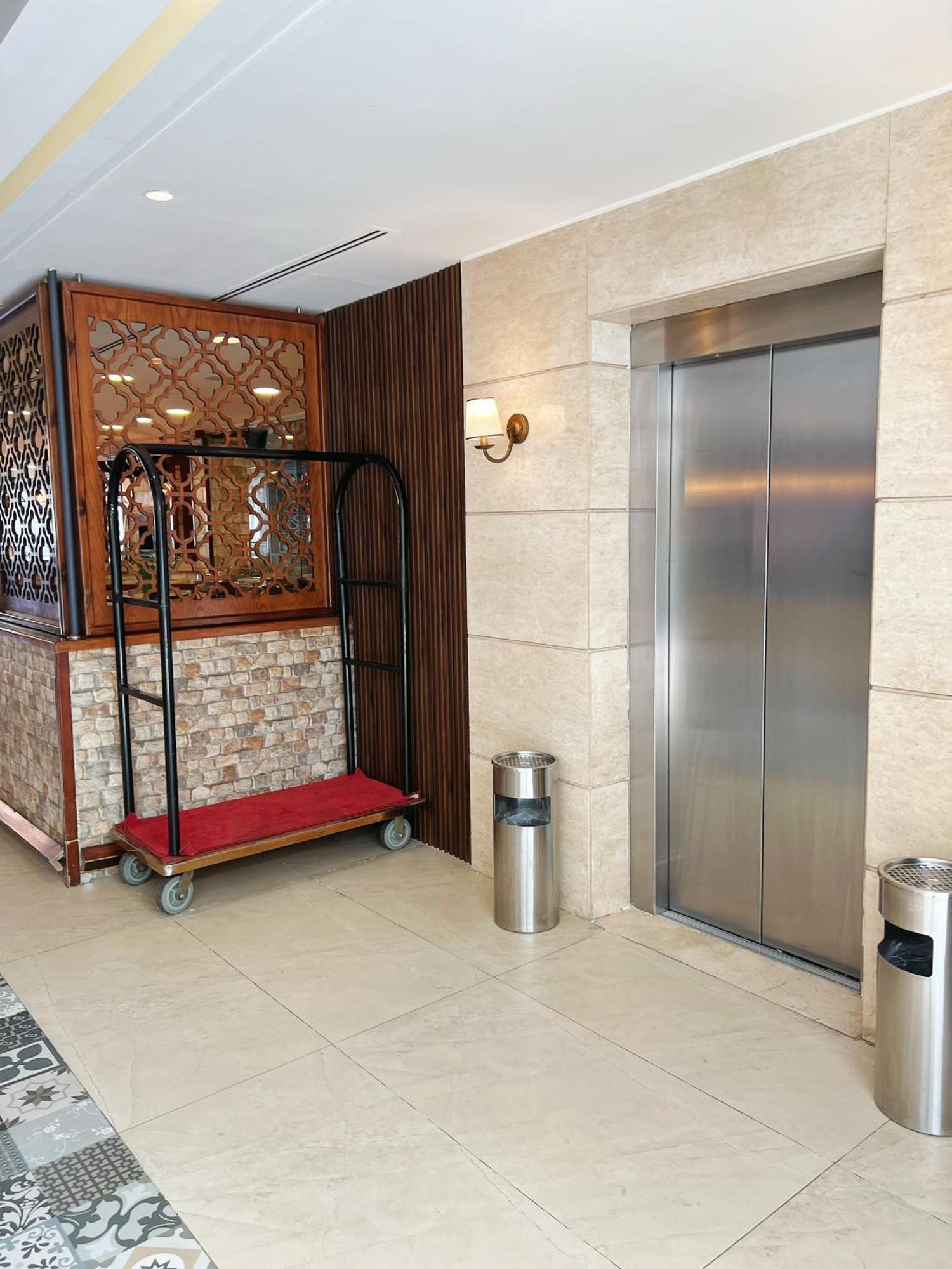 The Seventh Star Hotel Suites アンマン エクステリア 写真